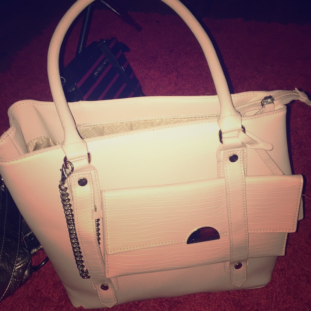 Medium sized light pink purse